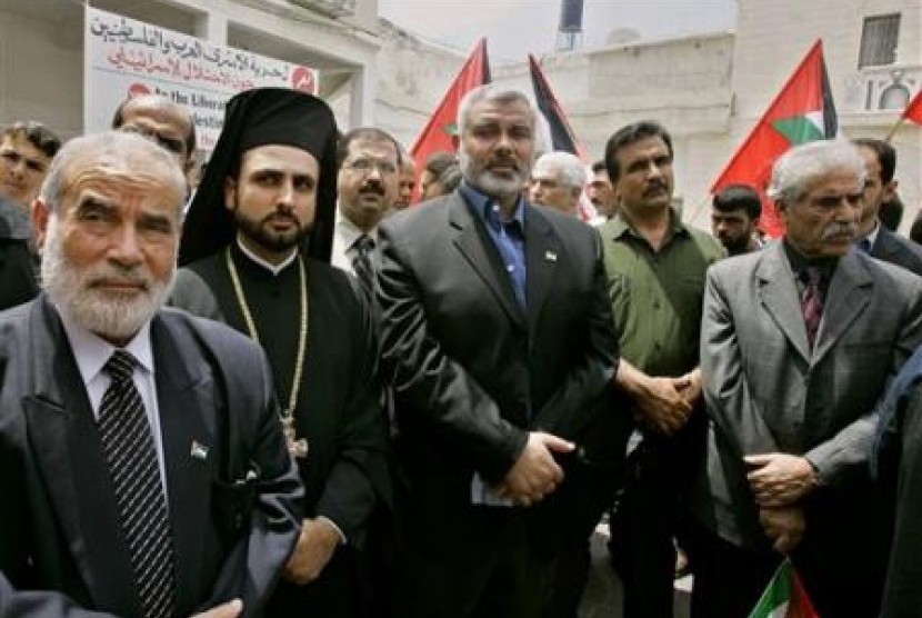  Perdana Menteri Palestina Ismail Haniyeh mengunjungi sebuah Gereja di Gaza (ilustrasi)