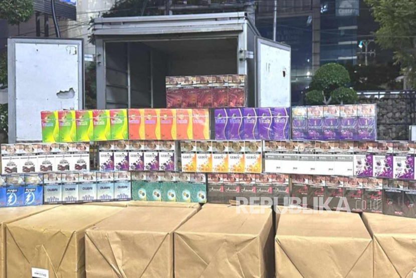 Pengiriman rokok ilegal senilai Rp 1 miliar berhasil digagalkan Bea Cukai Jateng DIY pada 13 Maret 2025.