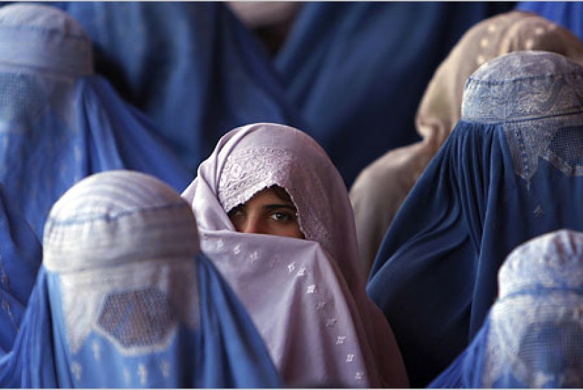 Taliban Wajibkan Mahasiswi Memakai Niqab di Kampus