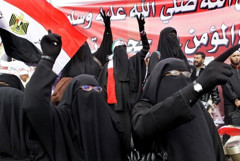 Perempuan bercadar mengikuti aksi unjuk rasa di Lapangan Tahrir, Kairo, Mesir, 2011 silam