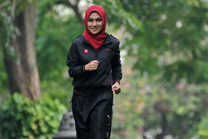 Olahraga dan Islam: Perempuan berolahraga. Saat ini, kepedulian perempuan Indonesia terhadap kesehatan masih kurang.