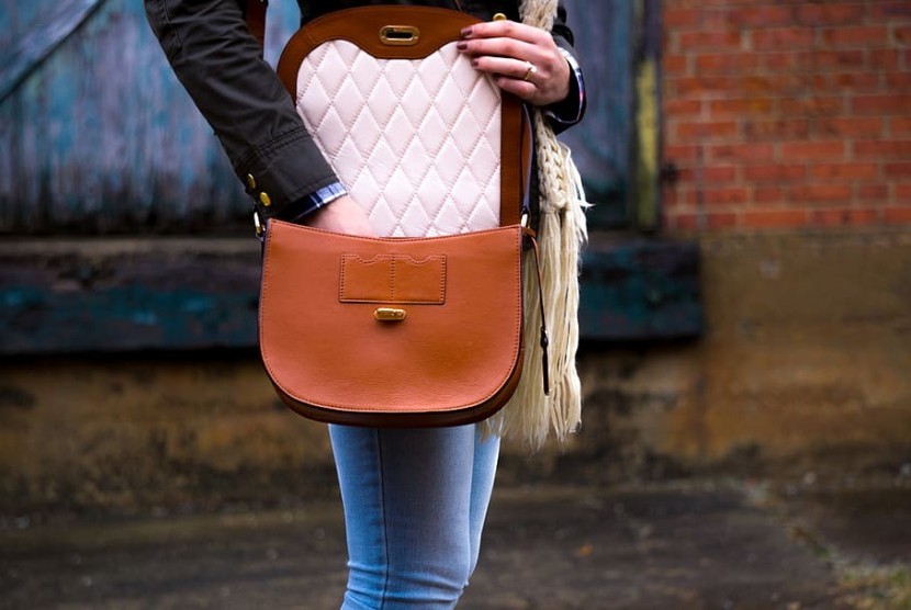 Perempuan cenderung menyukai desain tas yang sederhana.