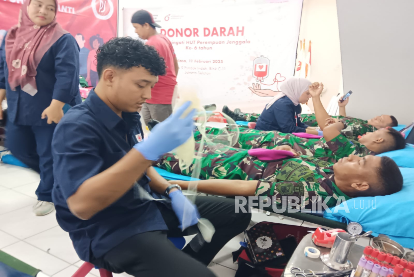 Perempuan Jenggala menggelar kegiatan sosial donor darah dan bakti sosial pada panti asuhan.