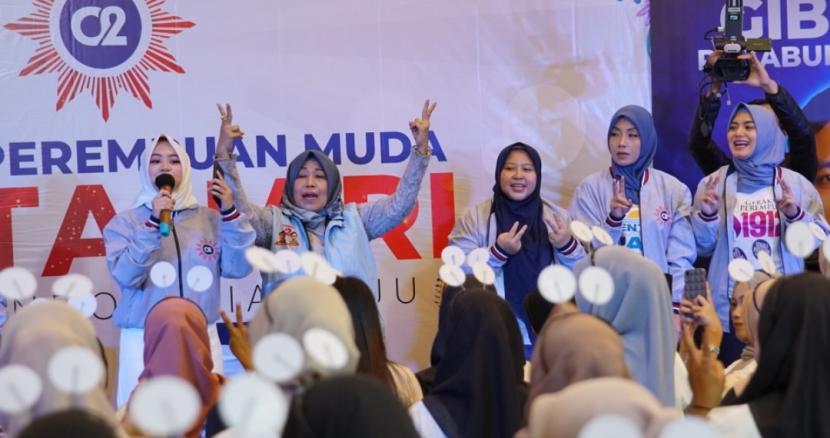 Perempuan muda Muhammadiyah yang tergabung dalam Kaukus Perempuan Muda Matahari mendeklarasikan dukungan kepada pasangan capres-cawapres nomor urut 2, Prabowo Subianto-Gibran Rakabuming Raka, pada Sabtu (3/2/2024).