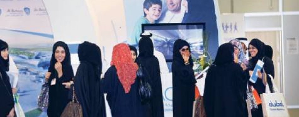 Perempuan Uni Emirat Arab di suatu pusat perbelanjaan.