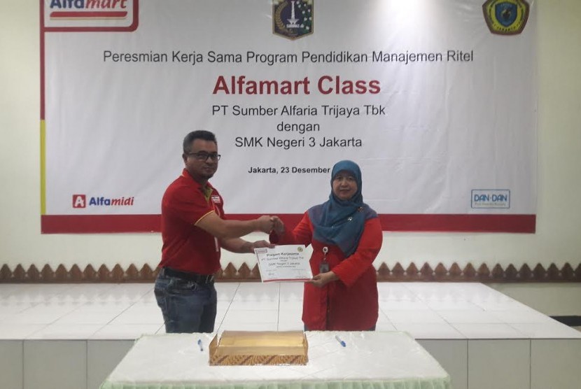 Peresmian Alfamart Class di SMK N 3 Jakarta Selatan.