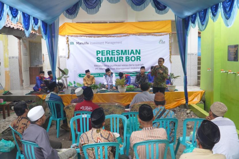 Peresmian bantuan pembangunan sarana air bersih di dua lokasi sekaligus, yaitu Pamekasan dan Bojonegoro, Jawa Timur.