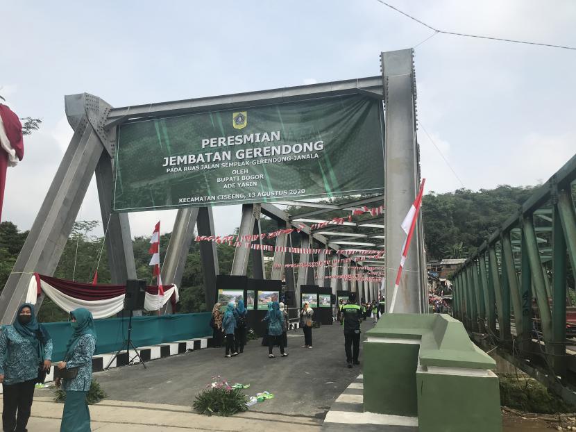 Peresmian Jembatan Gerendong di Kecamatan Rumpin, Kabupaten Bogor, Kamis (13/8).
