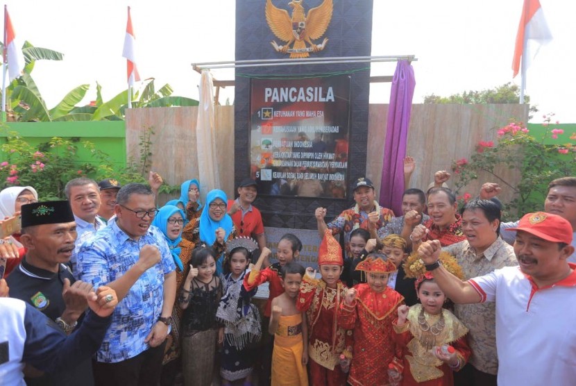 Peresmian Kampung Teras Pancasila di Kota Tangerang, Ahad (10/11).