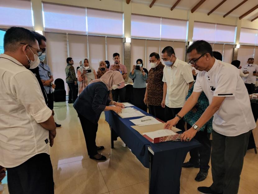 Peresmian kerjasama Micro Madani Institute atau MMI yang merupakan afiliasi dari PT Permodalan Nasional Madani atau PNM dengan SMK di seluruh Sulawesi Selatan.