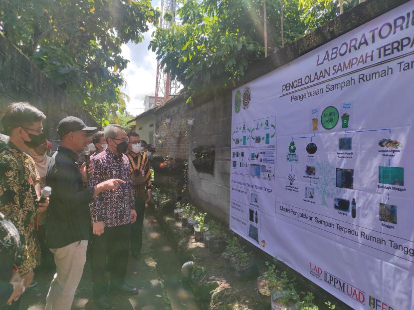 Peresmian Laboratorium Sampah Terpadu di Desa Martigading, Sanden, Bantul, DIY.