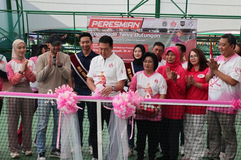 Peresmian lapangan tenis indoor Bulungan, Jakarta oleh Kepala Dinas Pemuda dan Olahraga (Kadispora) DKI Jakarta Andri Yansyah, Sabtu (26/10/2024),