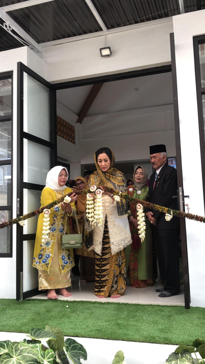 Peresmian Masjid Wanitatama di Yogyakarta oleh Ketua Umum Kongres Wanita Indonesia (Kowani), Dr Giwo Rubianto Wiyogo, beberapa waktu lalu.