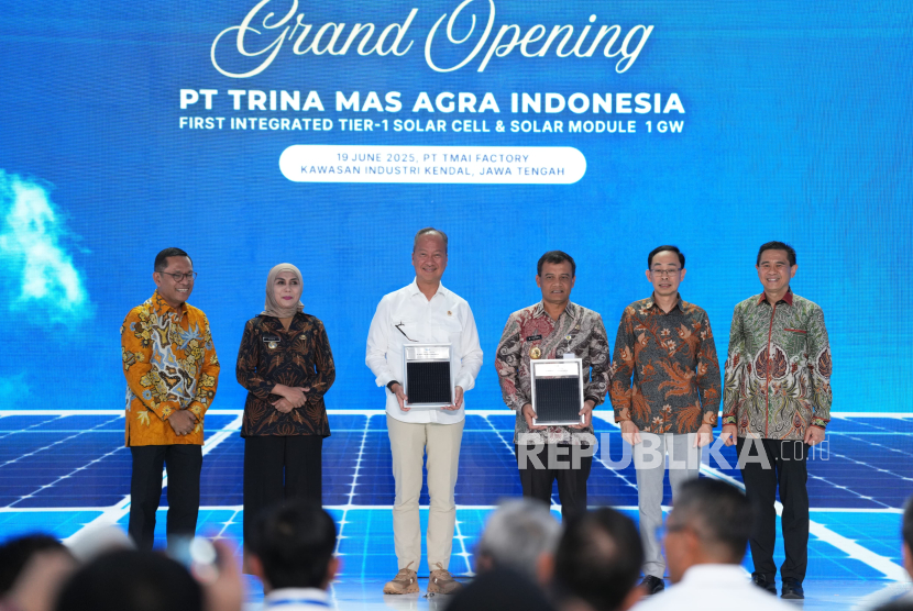 Peresmian pabrik panel surya milik PT Trina Mas Agra Indonesia (TMAI) resmi di Kawasan Ekonomi Khusus (KEK) Kendal, Jawa Tengah, Kamis (19/6/2025).