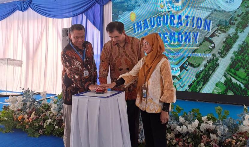 Peresmian penggunaan PLTS di Factory 1 Karawang yang masuk Karawang International Industrial City (KIIC), Jawa Barat (Jabar), Selasa (30/4/2024).