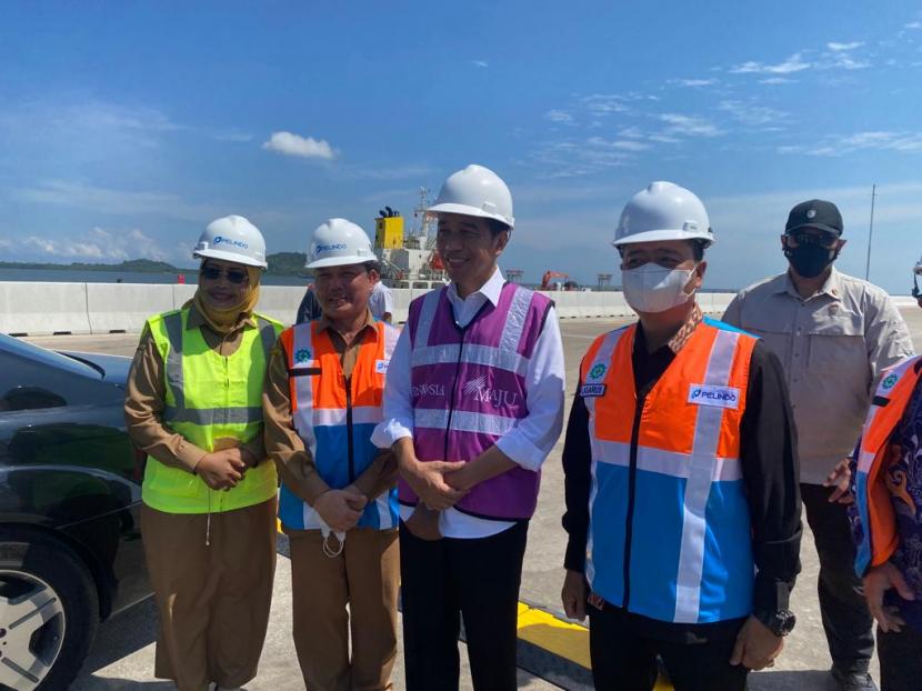 Peresmian pengoperasionalan pelabuhan terminal Kijing di Pontianak, Kalimantan Barat (Kalbar), pada Selasa (9/8/2022). Terminal Kijing di Kalbar diproyeksikan menjadi pelabuhan terbesar di Kalimantan.