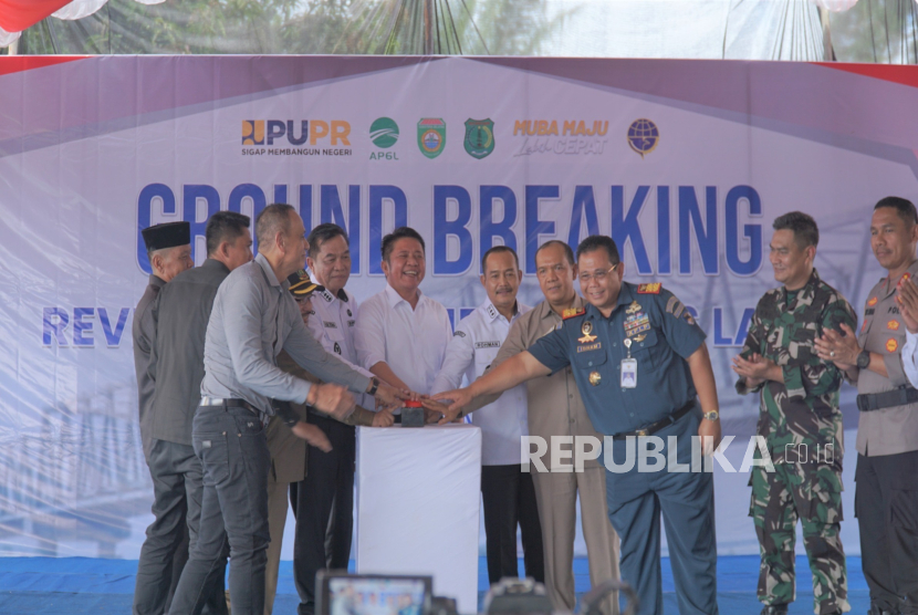 Peresmian revitalisasi Jembatan P6 Lalan di Kabupaten Musi Banyuasin, Sumatera Selatan.
