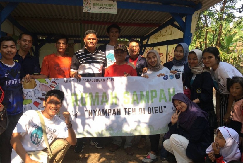 Peresmian rumah sampah Pandeglang karya mahasiswa IPB University peserta KKN-Tematik (KKN-T) 2019.