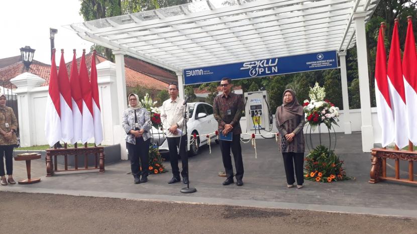 Peresmian SPKLU di lingkungan Istana Kepresidenan Bogor, Jawa Barat, Jumat (10/3/2023). Foto ilsutrasi.