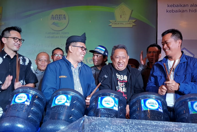 Peresmian Teras Kuliner Cikapundung Barat kerja sama Pemkot Bandung dan Danone-AQUA.