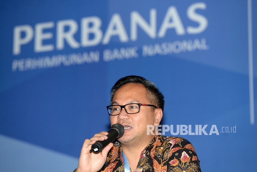 Pergantian Ketua Umum Perbanas. Dirut Bank Mandiri Kartika Wirjoatmodjo memberikan paparan pertama usai terpilih menjadi Ketua Umum Perbanas pada Rapat Umum Anggota (RUA) Perbanas 2016 di Jakarta, Senin (27/6)