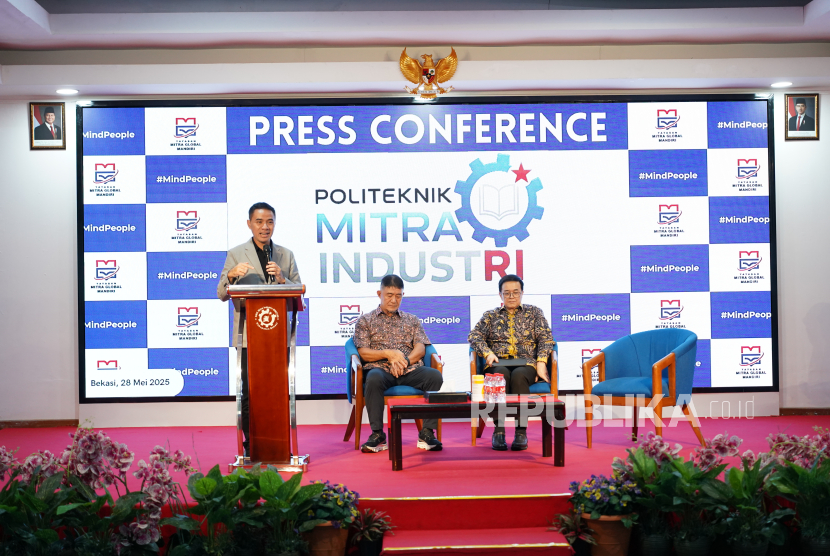 Perguruan tinggi vokasi Politeknik Mitra Industri (Polmid) resmi diluncurkan di SMK Mitra Industri, Kawasan Industri MM2100, Kecamatan Cikarang Barat, Kabupaten Bekasi, Rabu (28/5/2025). 