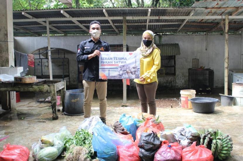 Perhimpunan Kebun Binatang Se-Indonesia (PKBSI) memberikan penghargaan kepada Rumah Zakat atas peran sertanya sebagai Donatur Program “Food For Animals” dalam upaya penggalangan dana bagi kesejahteraan satwa di Lembaga Konservasi terdampak Covid-19.