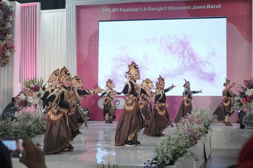 Perhimpunan Perempuan Lintas Profesi Indonesia (PPLIPI) menggelar festival untuk membantu memajukan UMKM di Jawa Barat dan sekitarnya.
