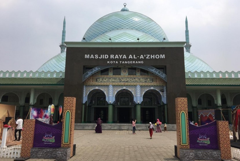 Peringatan 1 Muharram atau Tahun Baru Islam di Kota Tangerang ditandai dengan Festival Al-Azhom yang kali ini memasuki tahun kedelapan, Sabtu (31/8). 