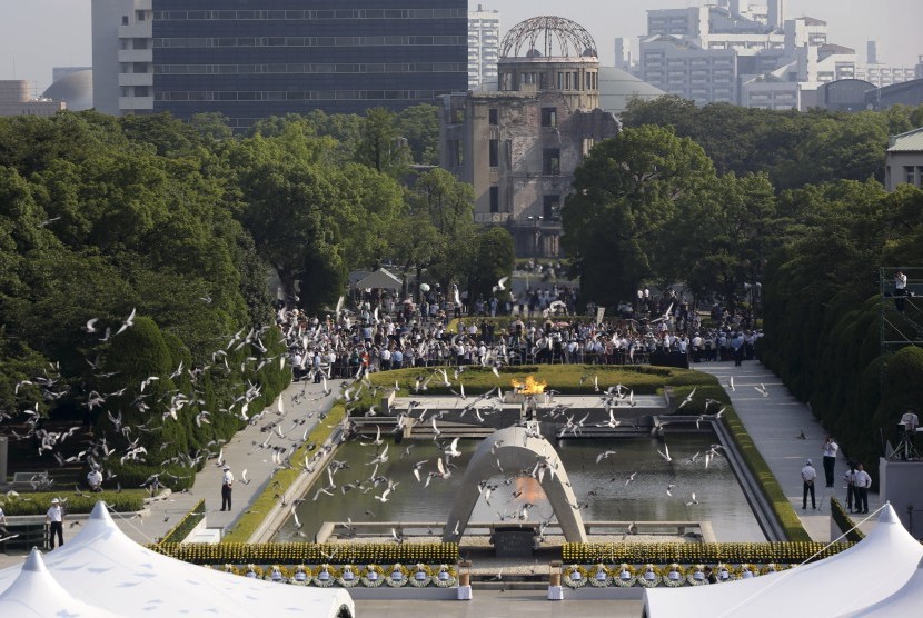 Peringatan 70 tahun bom Hiroshima di Hiroshima Peace Memorial Park, Jepang