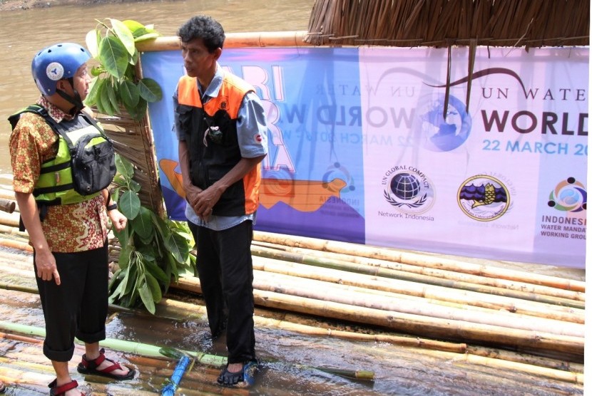 Peringatan Hari Air Dunia 2016 diadakan Festival Perahu di Sungai Ciliwung, Selasa (22/3).