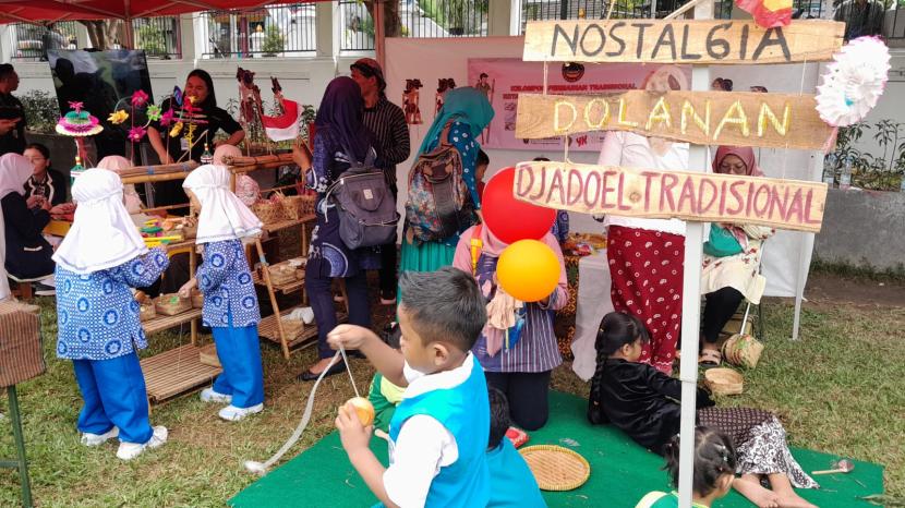 Peringatan Hari Anak Nasional (HAN) 2024 digelar Pemerintah Kota Yogyakarta dengan berbagai kegiatan, di mana puncak kegiatannya pada Kamis (1/8/2024) ini di Halaman Balai Kota Yogyakarta. Peringatan HAN ini digelar sebagai wujud apresiasi terhadap anak khususnya di Kota Yogyakarta. 