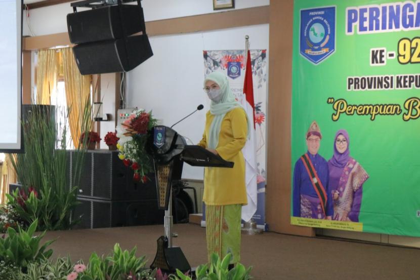 Peringatan Hari Ibu ke-92 Provinsi Kepulauan Bangka Belitung dilaksanakan berbeda dari peringatan tahun-tahun sebelumnya. Seluruh peserta dan tamu undangan kali ini diwajibkan untuk melakukan rapid tes sebelum memasuki ruangan tempat pelaksanaan kegiatan. 