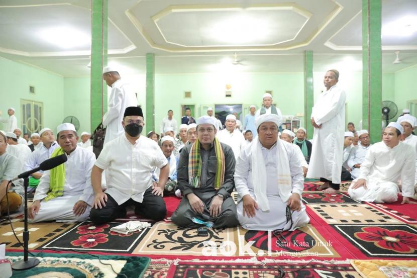 Peringatan Maulid Nabi Muhammad SAW di Desa Paya Benua, Kabupaten Bangka, Selasa (26/10) terasa lebih istimewa karena digelar pula Idul Khotmi yang merupakan tradisi pada setiap awal bulan Rabi