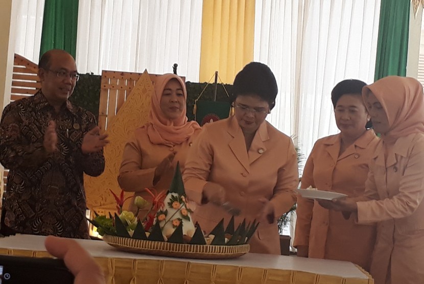 Peringatatan Ulang Tahun ke 19 Dharma Wanita Persatuan 2018, di Bangsal Kepatihan.