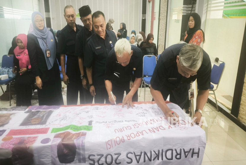 Peringati Hardiknas, Guru di Jakut Tanda Tangani Petisi Tolak Pemerasan dan Intimidasi