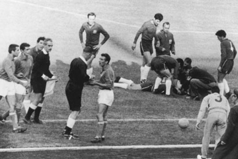 Peristiwa 'Battle of Santiago' antara tuan rumah Cile melawan Italia di Piala Dunia 1962.