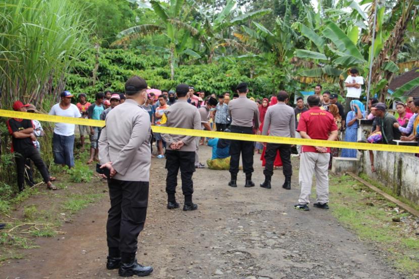 Peristiwa carok terjadi di Dusun Sumbergentong, Klepu, Sumbermanjing Wetan, Kabupaten Malang, Jumat (29/1).