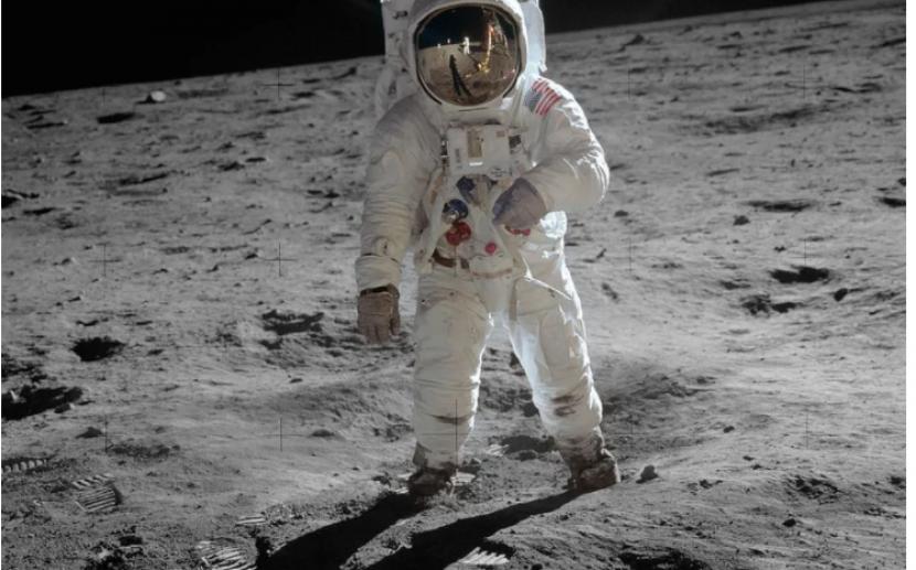 Perjalanan bulan Buzz Aldrin selama pendaratan berawak pertama di bulan pada Juli 1969.