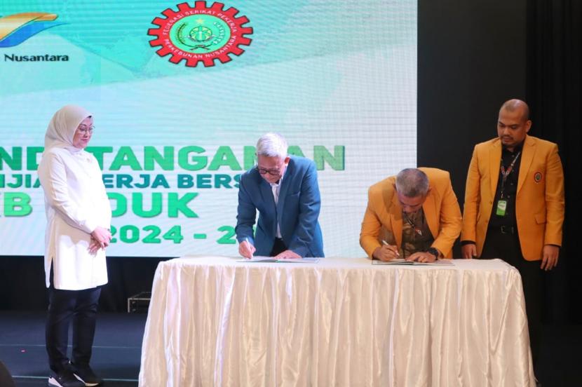 Perjanjian Kerja Bersama Induk periode 2024-2025 ditandatangani Holding Perkebunan Nusantara PTPN III (Persero), Anak Perusahaan dan Lembaga/Badan terafiliasi PT Perkebunan Nusantara III (Persero), bersama Federasi Serikat Pekerja Perkebunan Nusantara (FSPBUN).
