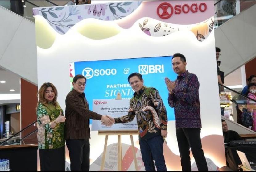 Perjanjian kerja sama antara BRI dengan SOGO Departement Store Indonesia.