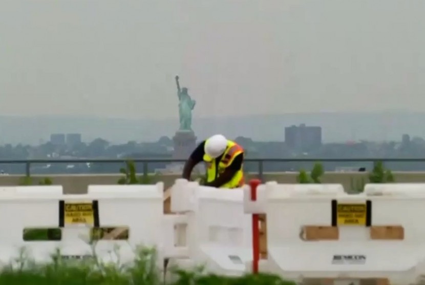 Perkebunan atap rumah di atas gedung kota New York, AS