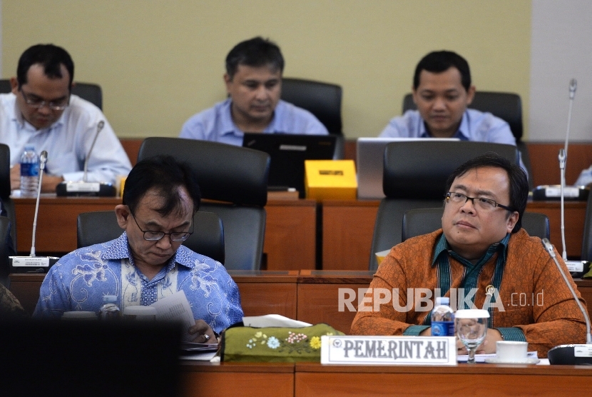  Menteri Keuangan Bambang Brodjonegoro menghadiri rapat kerja bersama Badan Anggaran DPR RI di Komplek Parlemen Senayan, Jakarta, Rabu (17/2). (Republika/Wihdan)