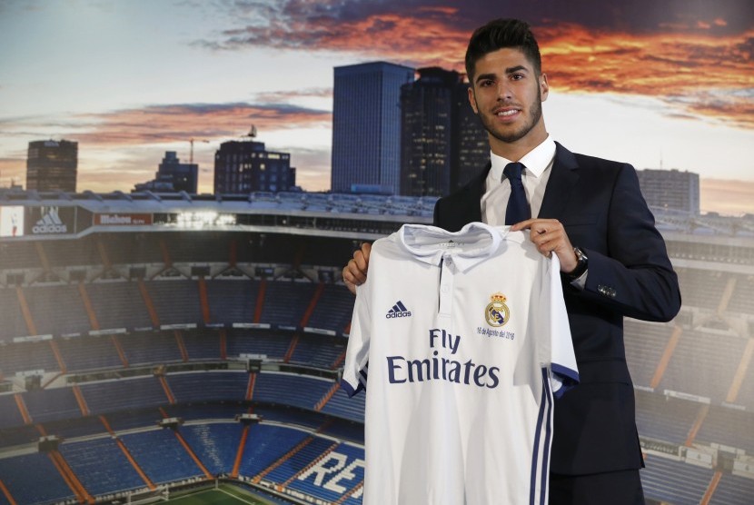 Perkenalan bintang muda Real Madrid, Marco Asensio pada 16 Agustus 2016. Studi CIES Football Observatory menyebutkan Madrid sebagai klub paling banyak merekrut pemain muda berbakat.