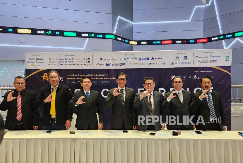 Perkumpulan Analis Efek Indonesia (PAEI) menganugerahkan 40 penghargaan (award) bagi 38 emiten yang dinilai menampilkan kinerja unggul, tata kelola perusahaan yang baik, transparansi, serta daya saing bisnis yang berkelanjutan. Penghargaan diserahkan di ajang CSA Awards 2025, sebuah perhelatan penghargaan tahunan yang diberikan kepada emiten-emiten terbaik di pasar modal Indonesia.