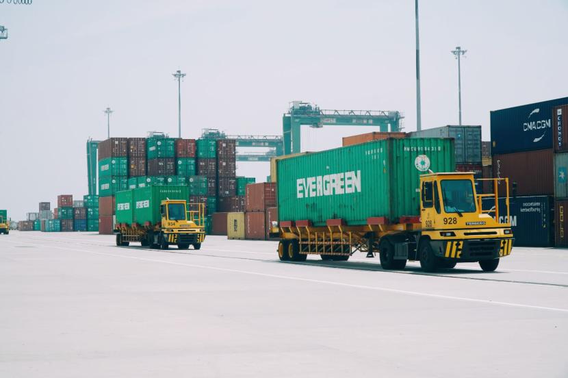 Perlu dipahami, National Logistics Ecosystem (NLE) sendiri merupakan ekosistem logistik yang menyelaraskan arus lalu lintas barang (flow of goods) dan dokumen internasional (flow of document) sejak kedatangan sarana pengangkut hingga barang tiba di gudang.