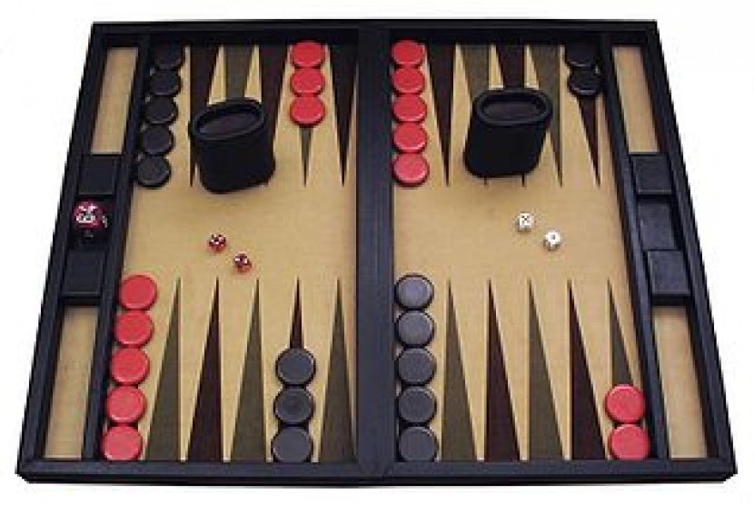 Permainan papan Backgammon yang begitu populer di dunia, ternyata pertama kali ditemukan di kawasan Mesopotamia yang sekarang dikenal dengan Irak,Iran, dan Suriah.