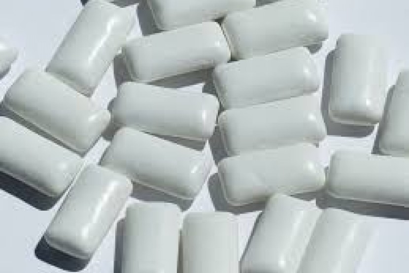 Permen karet bebas gula bisa jadi salah satu solusi mengatasi mulut kering.