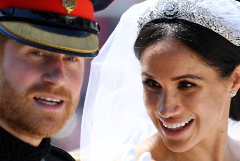 Meghan Markle dan Pangeran Harry menikah pada 2018. Ketika menikah, Meghan mengenakan tiara yang dipinjamkan dari koleksi Ratu Elizabeth II.