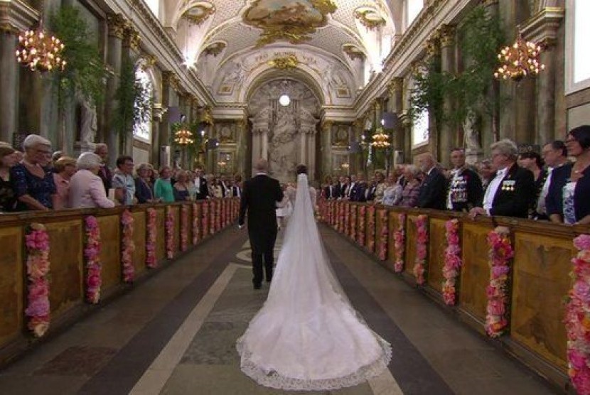 Pernikahan Pangeran Carl Philip dari Swedia dengan Sofia Hellqvist dilakukan di kapel Istana Kerajaan Stockholm, Sabtu (13/6).